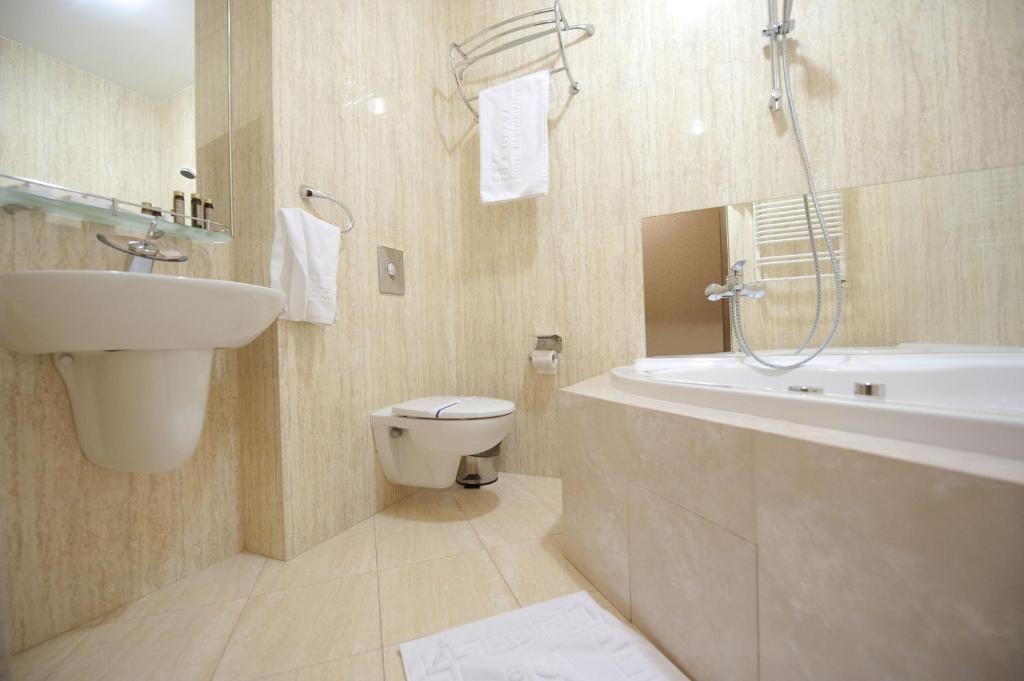 Deluxe Hotel Kupava Lviv Værelse billede