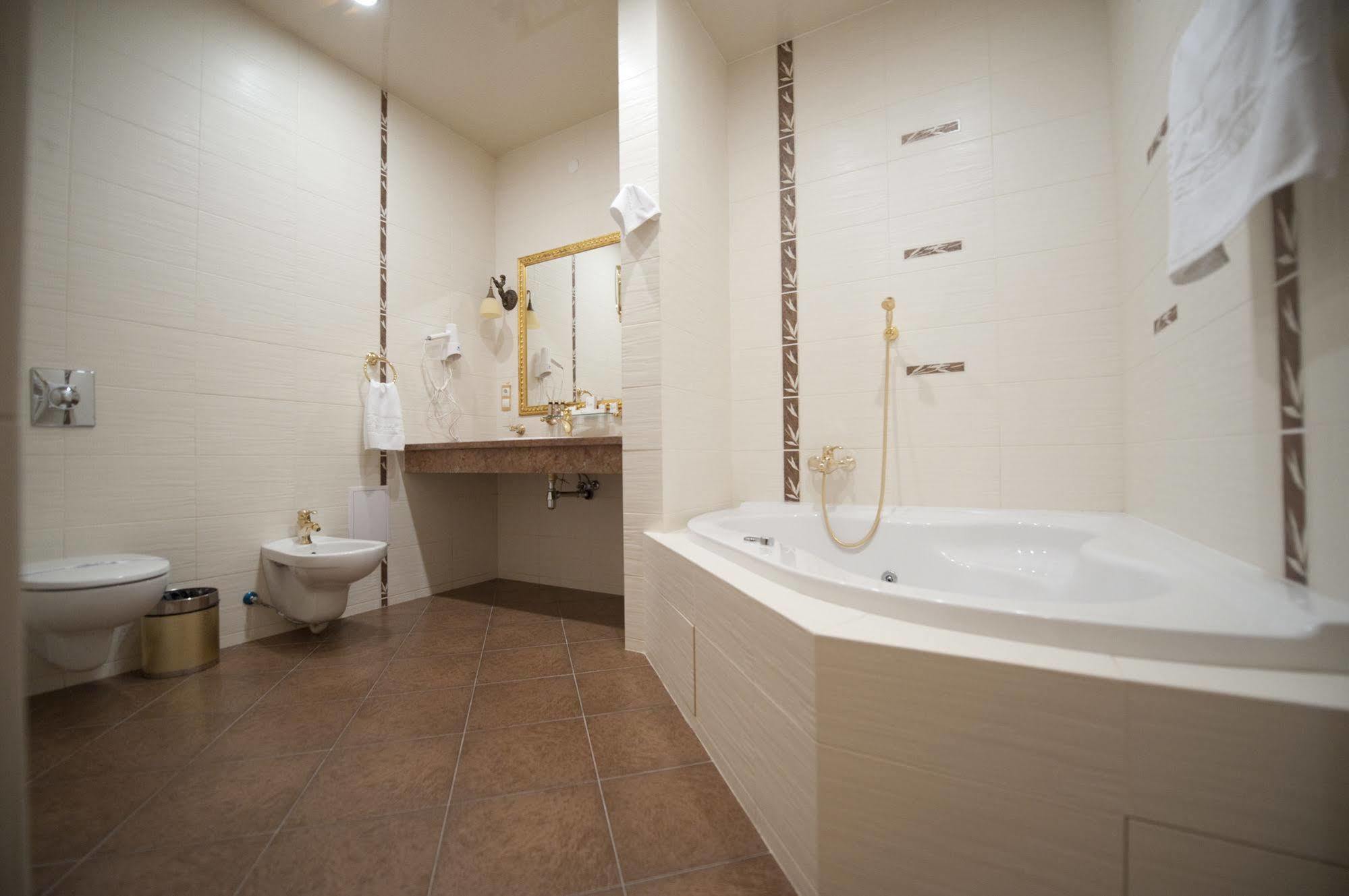 Deluxe Hotel Kupava Lviv Eksteriør billede