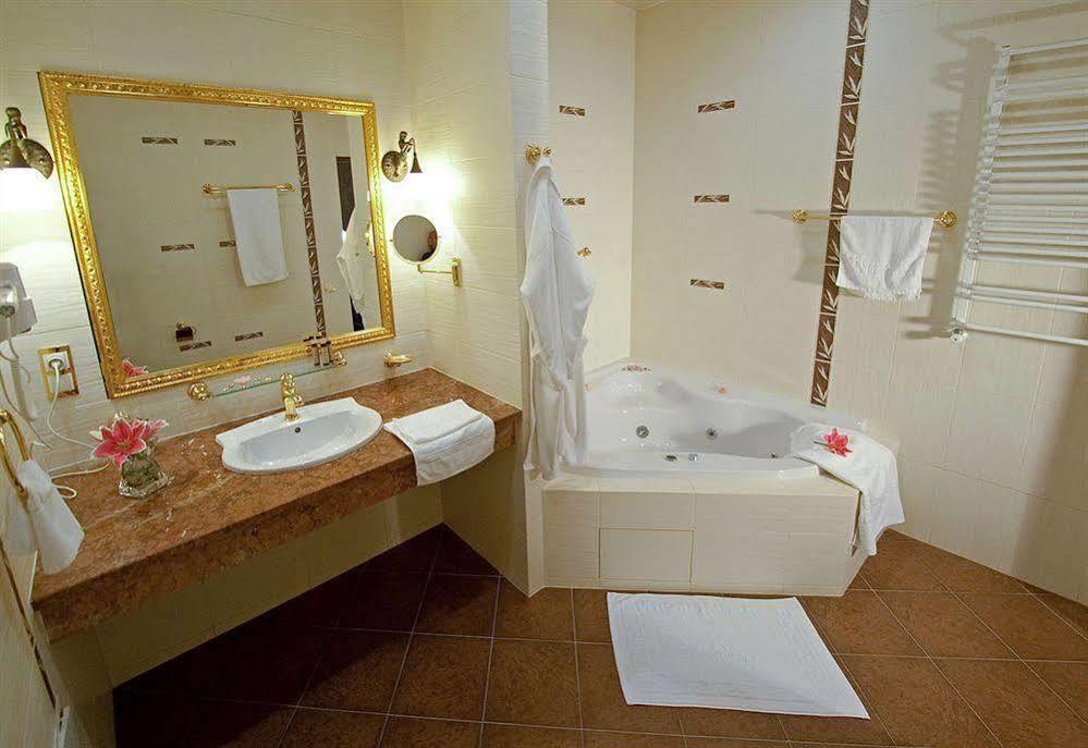 Deluxe Hotel Kupava Lviv Eksteriør billede